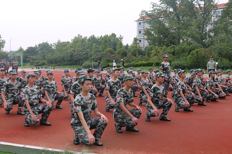 图片3：蹲下起立.JPG