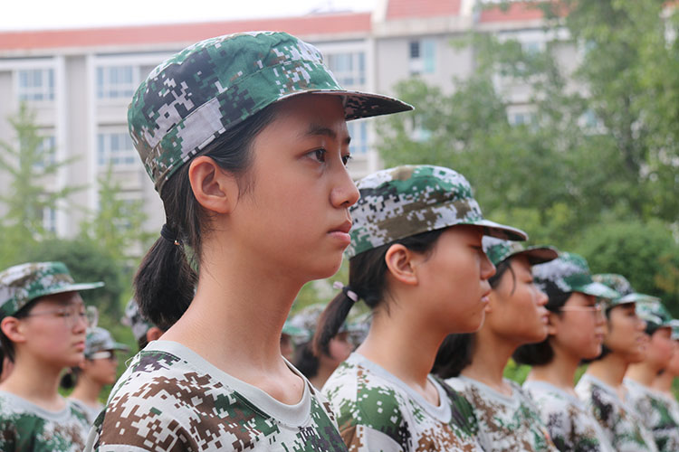图片2：凝神立正.JPG