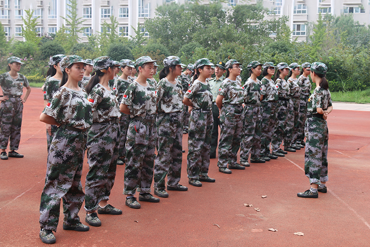 图片4：小小教官.JPG
