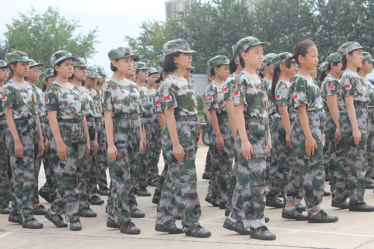 图片3：军中绿花坚韧美丽.JPG