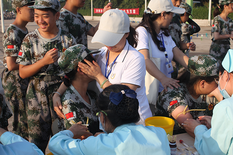 图片5：鼓励打气、克服困难.JPG