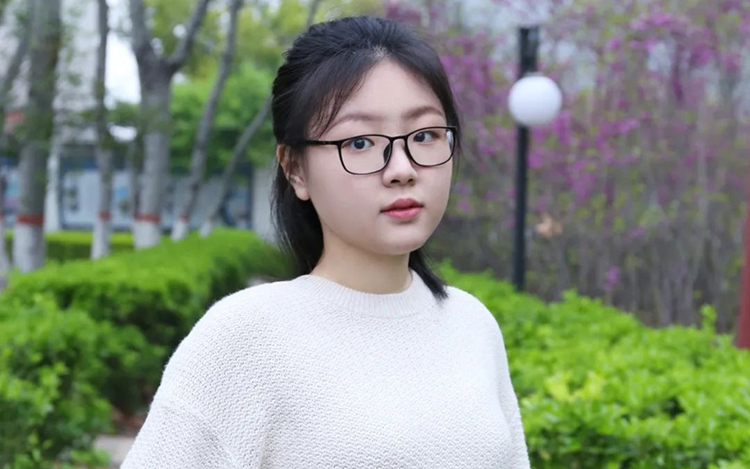 1588211777759970.jpg 33.李睿钰.jpg