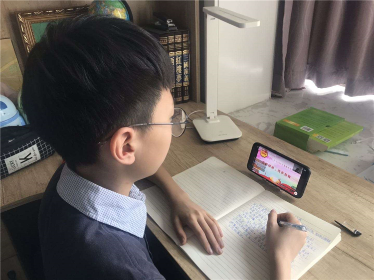 1588749417671788.jpg 线上一边学习,一边做笔记.jpg