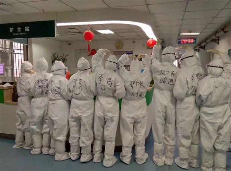 1589267685407383.jpg 图片2:逆行天使张开“爱”的羽翼.jpg