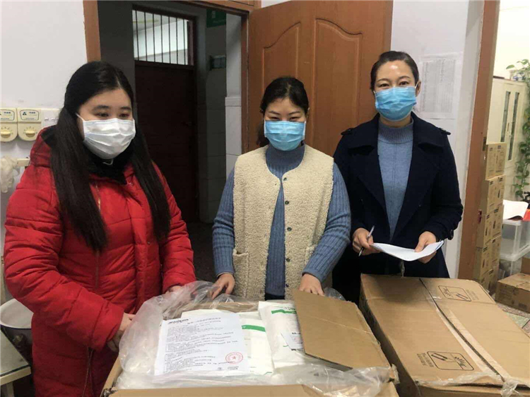 1589268059193726.jpg 图片11:医用防护服顺利抵达南阳市中心医院.jpg