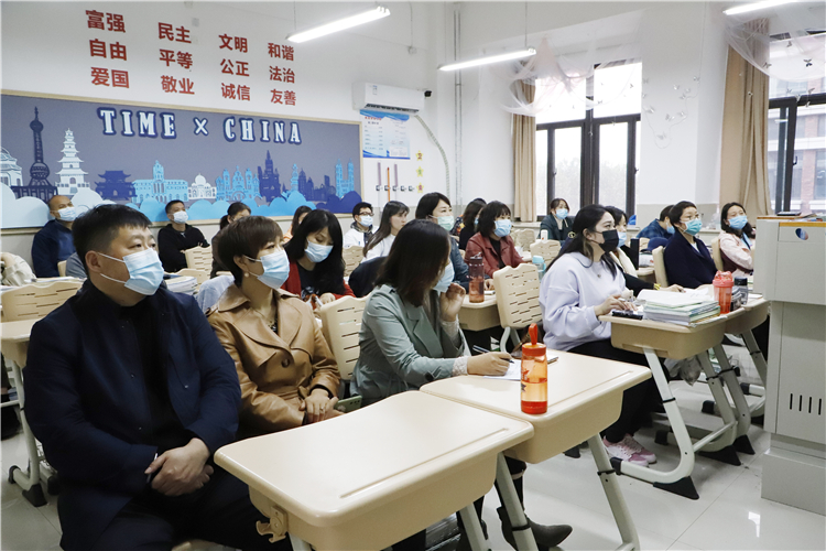 图片8：家长认真参会.JPG