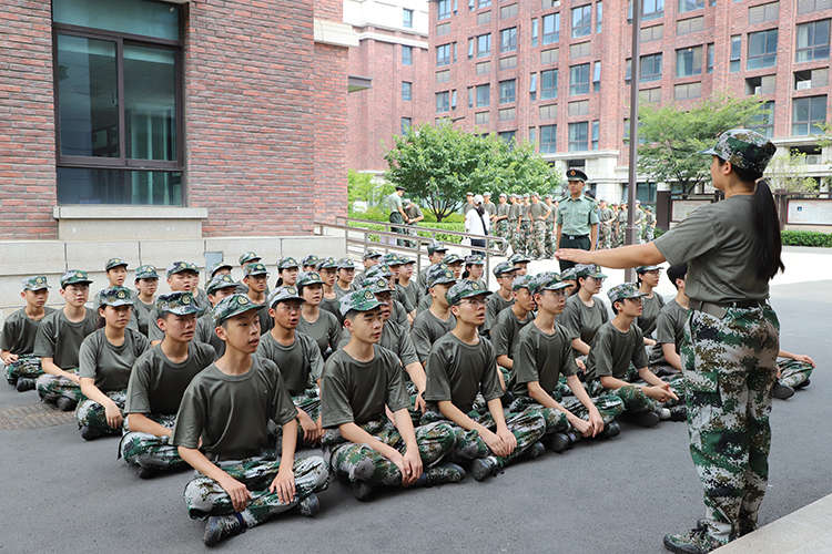 图片3 同学们齐唱军歌.JPG