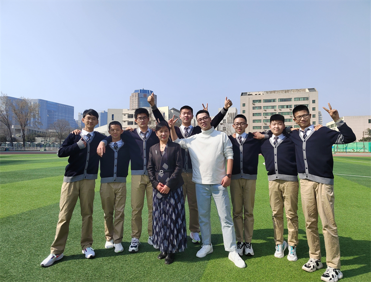 图片3：与考入西交大本硕连读少年班的同学合影.jpg