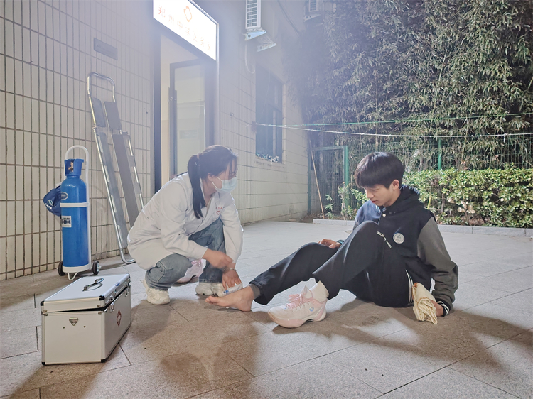 1742263678775949.jpg 图片8:模拟救治.jpg