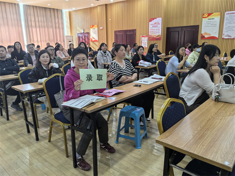 1744676872791119.jpg 图片2:家长参与互动.jpg