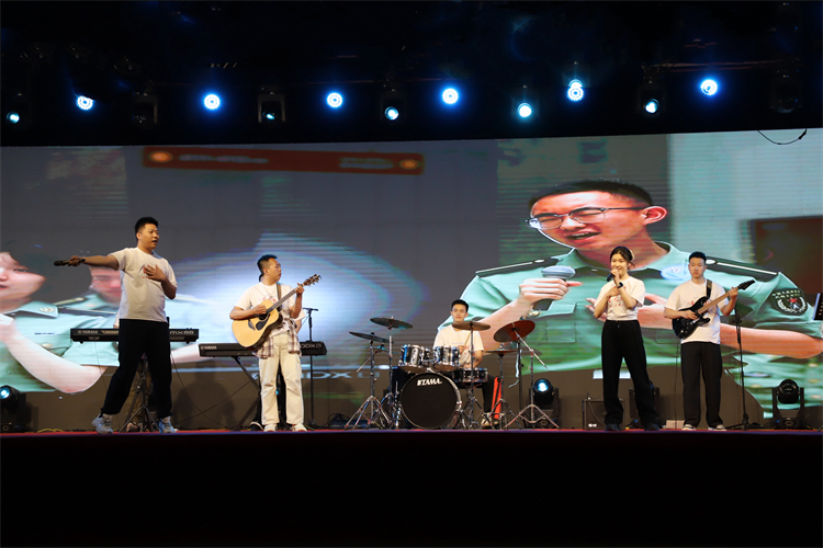 1746499005332463.jpg 图七:信息工程大学原创歌曲《迷彩色青春》和《青春信仰》.jpg