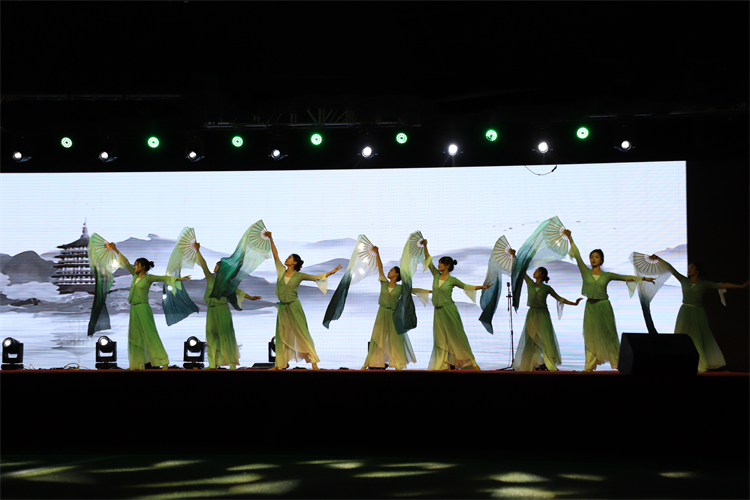 1746499031355619.jpg 图八:河南工业大学民族舞《青丝》.jpg