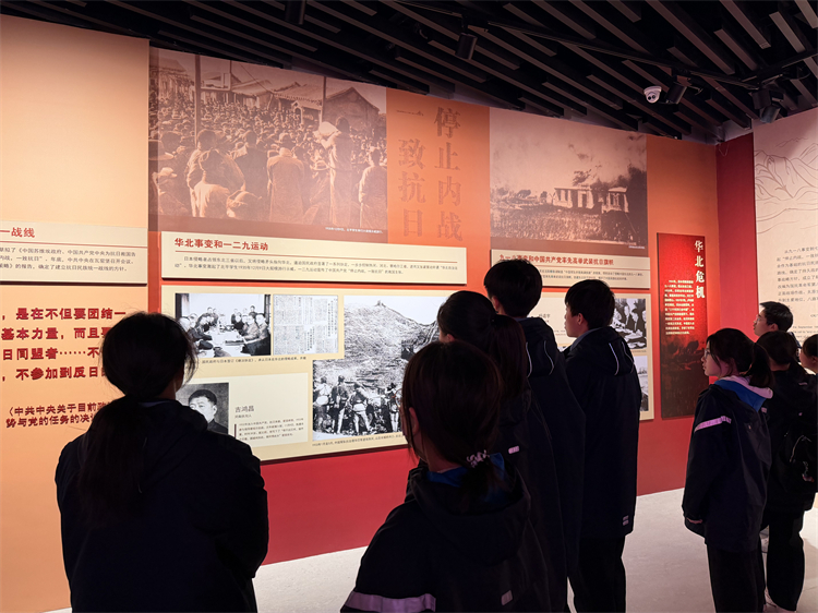 1765328886406167.jpg 图7:认真学习一二·九运动历史.jpg