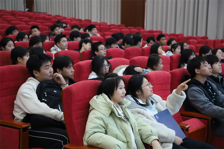 1765762131827459.jpg 图片3:积极参与交流讨论.JPG