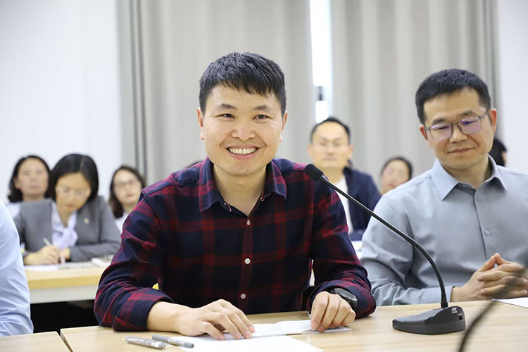 1776906813736754.jpg 图2.1家长发言.jpg